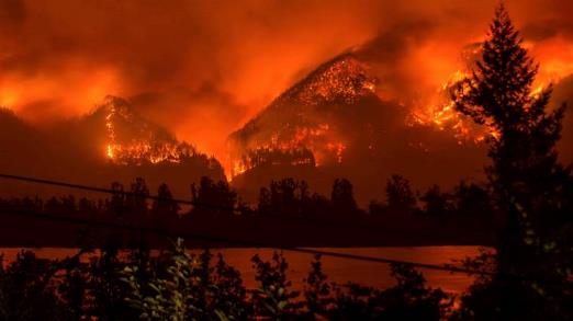 Feds Running Out of Money to Fight Massive Oregon Wildfire